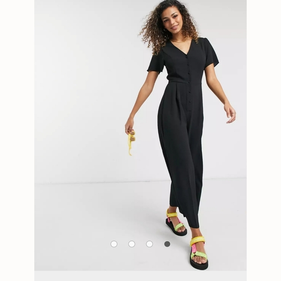 186 ASOS DESIGN bubble crepe short sleeve tea culotte jumpsuit in black - Picture 4 of 4